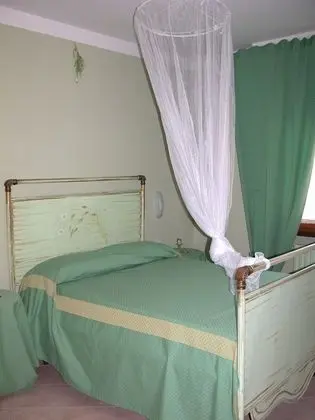 Büyük Yataklı Tek Kişilik Oda