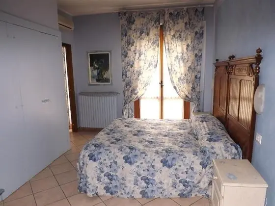 Büyük Yataklı Tek Kişilik Oda