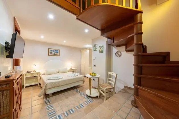 Classic Tek Büyük Yataklı Oda, Özel Banyo, Bahçe Manzaralı