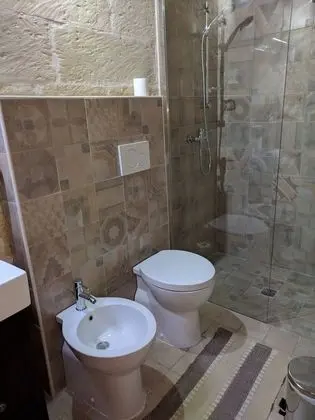 Dört Kişilik Oda, 1 Büyük (Queen) Boy Yatak ve Çekyat, Özel Banyo, Zemin Kat
