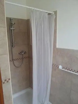 Tek Büyük Yataklı Oda, Ortak Banyo, Bahçe Manzaralı