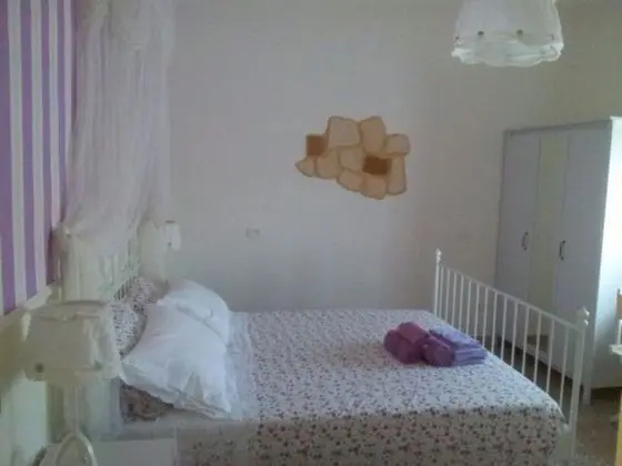 Üç Kişilik Oda, Ortak Banyo, Bahçe Manzaralı