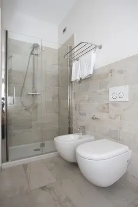 Comfort Tek Büyük Yataklı Oda (Azalea)