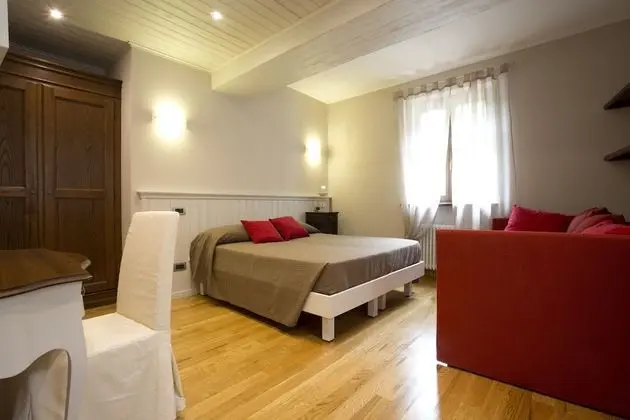 Comfort Tek Büyük Yataklı Oda (Camelia)