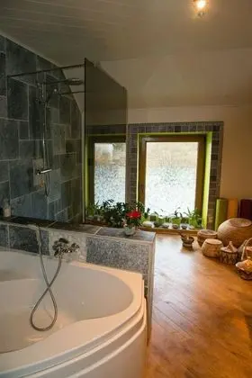 Traditional Tek Büyük Yataklı Oda, Özel Banyo, Bahçeli