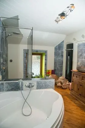 Traditional Tek Büyük Yataklı Oda, Özel Banyo, Bahçeli