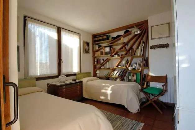 Tek Büyük veya İki Ayrı Yataklı Oda (Private Bathroom External - Camera 2)