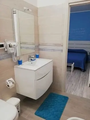 Tek Büyük Yataklı Oda (Il mare e i suoi silenzi)