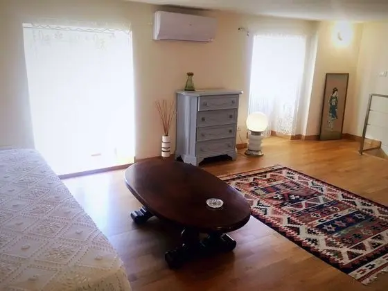 Tek Büyük Yataklı Oda (Private External Bathroom)