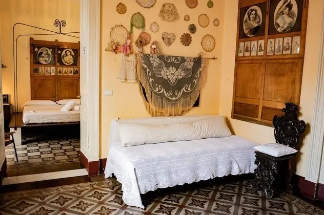 Tek Büyük Yataklı Oda (Private External Bathroom)