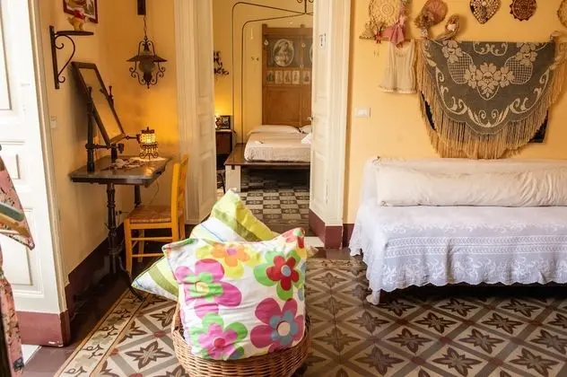 Tek Büyük Yataklı Oda (Private External Bathroom)