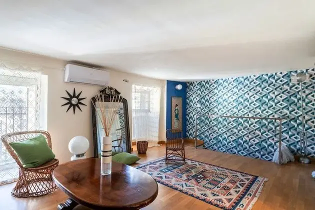 Tek Büyük Yataklı Oda (Private External Bathroom)