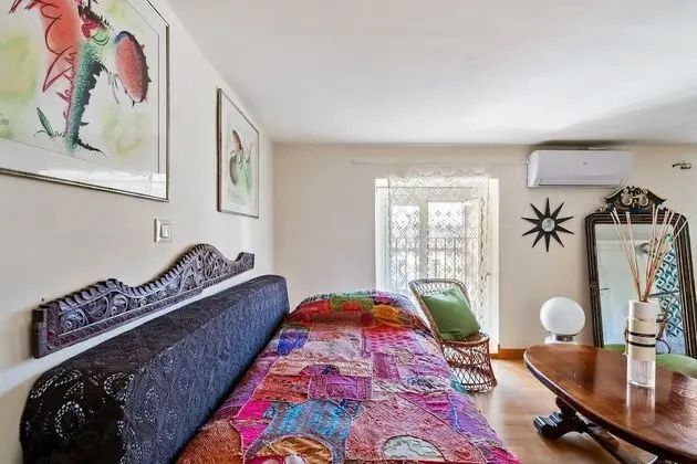 Tek Büyük Yataklı Oda (Private External Bathroom)