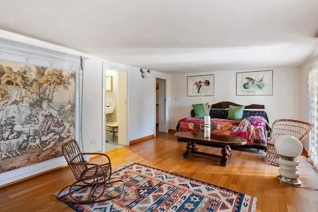 Tek Büyük Yataklı Oda (Private External Bathroom)