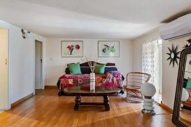 Tek Büyük Yataklı Oda (Private External Bathroom)