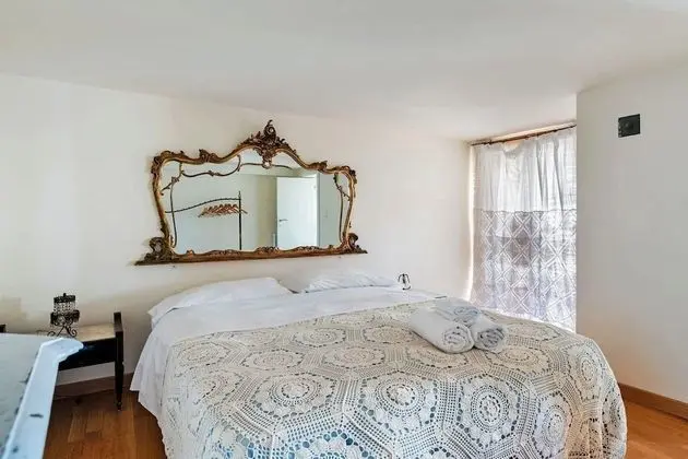 Tek Büyük Yataklı Oda (Private External Bathroom)