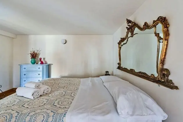 Tek Büyük Yataklı Oda (Private External Bathroom)