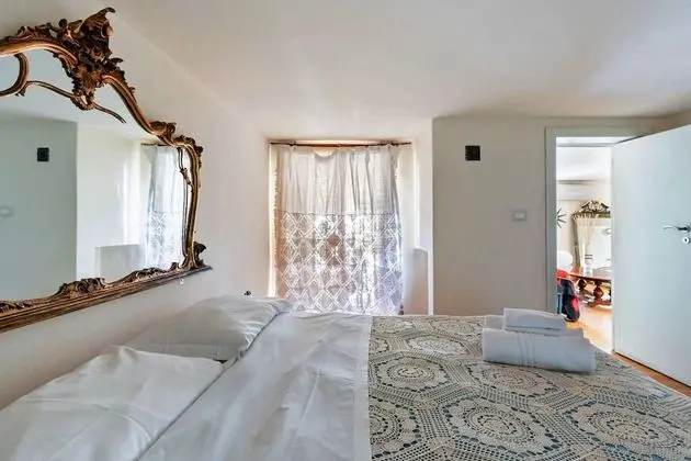 Tek Büyük Yataklı Oda (Private External Bathroom)