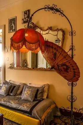 Tek Büyük Yataklı Oda (Private External Bathroom)