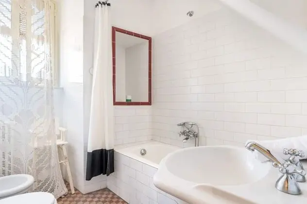 Tek Büyük Yataklı Oda (Private External Bathroom)