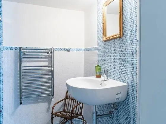 Tek Büyük Yataklı Oda (Private External Bathroom)