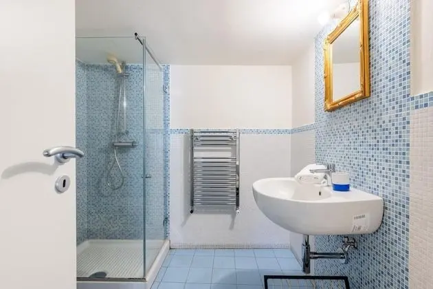 Tek Büyük Yataklı Oda (Private External Bathroom)