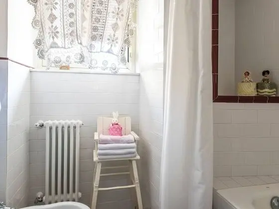 Tek Büyük Yataklı Oda (Private External Bathroom)