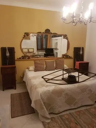 Tek Büyük veya İki Ayrı Yataklı Oda, Banyolu/Duşlu