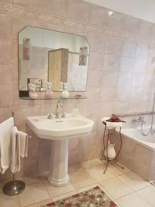 Tek Büyük veya İki Ayrı Yataklı Oda, Özel Banyo