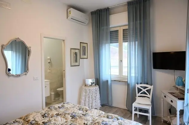 Romantic Tek Büyük veya İki Ayrı Yataklı Oda (Violante)