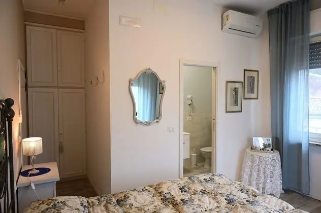 Romantic Tek Büyük veya İki Ayrı Yataklı Oda (Violante)