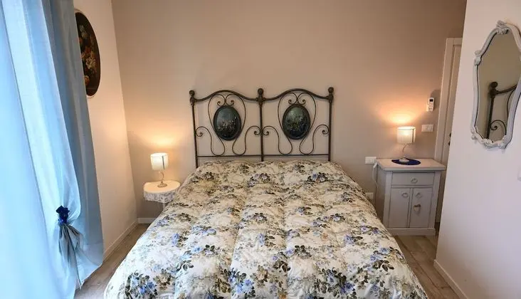 Romantic Tek Büyük veya İki Ayrı Yataklı Oda (Violante)