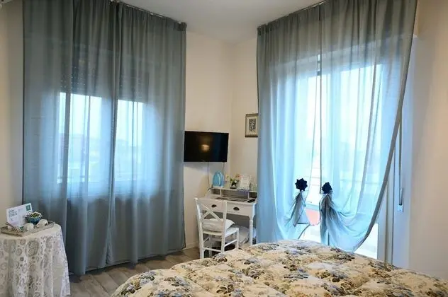 Romantic Tek Büyük veya İki Ayrı Yataklı Oda (Violante)