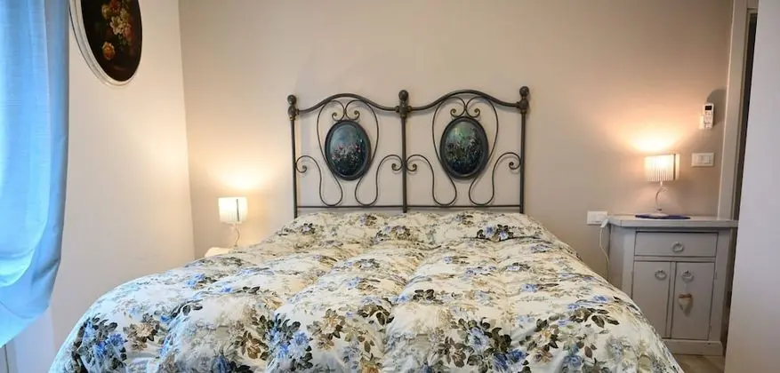 Romantic Tek Büyük veya İki Ayrı Yataklı Oda (Violante)