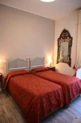 Traditional Tek Büyük veya İki Ayrı Yataklı Oda