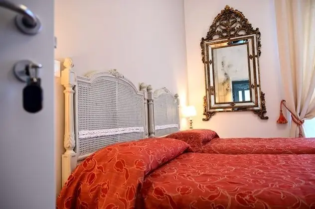 Traditional Tek Büyük veya İki Ayrı Yataklı Oda