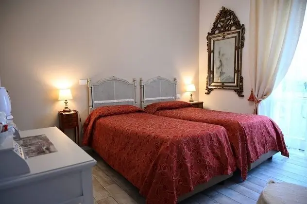 Traditional Tek Büyük veya İki Ayrı Yataklı Oda