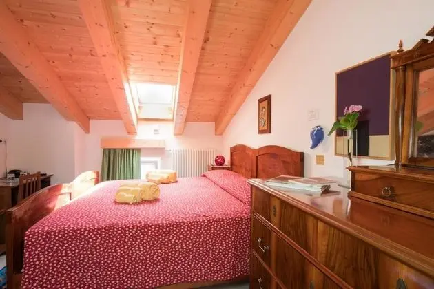 Tek Büyük veya İki Ayrı Yataklı Oda, Balkon, Dağ Manzaralı (Mansard)