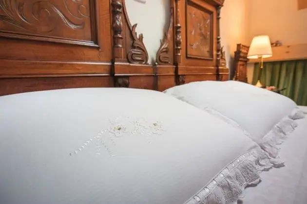 Tek Büyük veya İki Ayrı Yataklı Oda, Balkon, Dağ Manzaralı (Mansard)