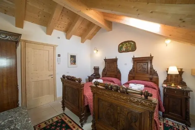 Tek Büyük veya İki Ayrı Yataklı Oda, Balkon, Dağ Manzaralı (Mansard)