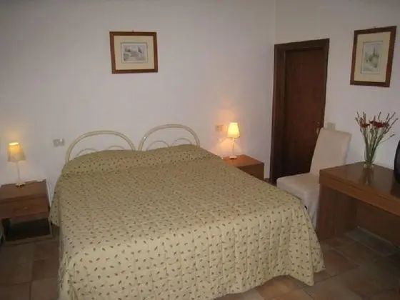 Tek Büyük veya İki Ayrı Yataklı Oda, Bahçe Manzaralı