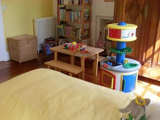 Büyük Yataklı Tek Kişilik Oda