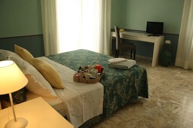 Üç Kişilik Oda