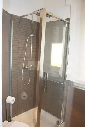 Üç Kişilik Oda, Deniz Manzaralı