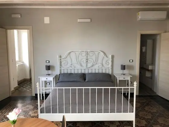 Oda, 1 Büyük (Queen) Boy Yatak ve Çekyat (I Pensatori)