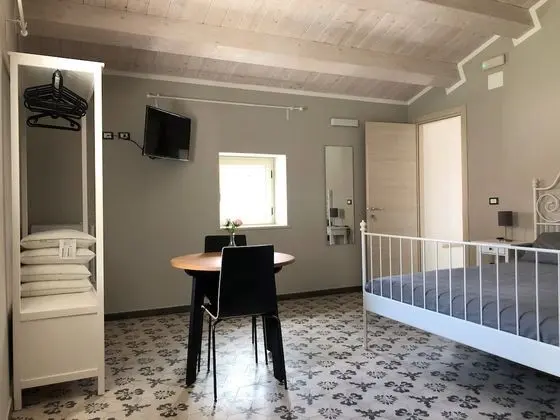 Oda, 1 Büyük (Queen) Boy Yatak ve Çekyat (I Sognatori)