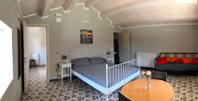 Oda, 1 Büyük (Queen) Boy Yatak ve Çekyat (I Sognatori)