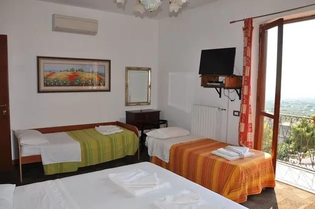 Dört Kişilik Oda, Deniz Manzaralı