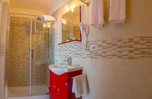 Tek Büyük veya İki Ayrı Yataklı Oda (Iris)