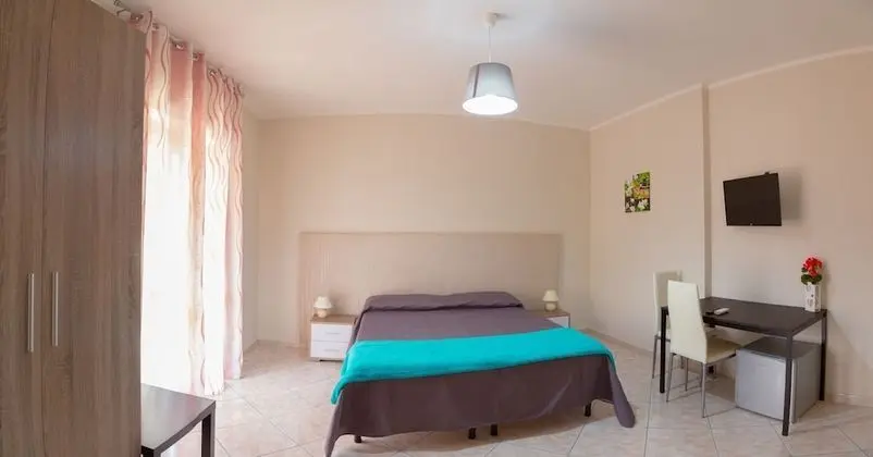 Tek Büyük veya İki Ayrı Yataklı Oda (Orchidea)